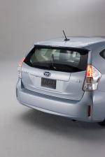 Toyota Prius V 2011 года